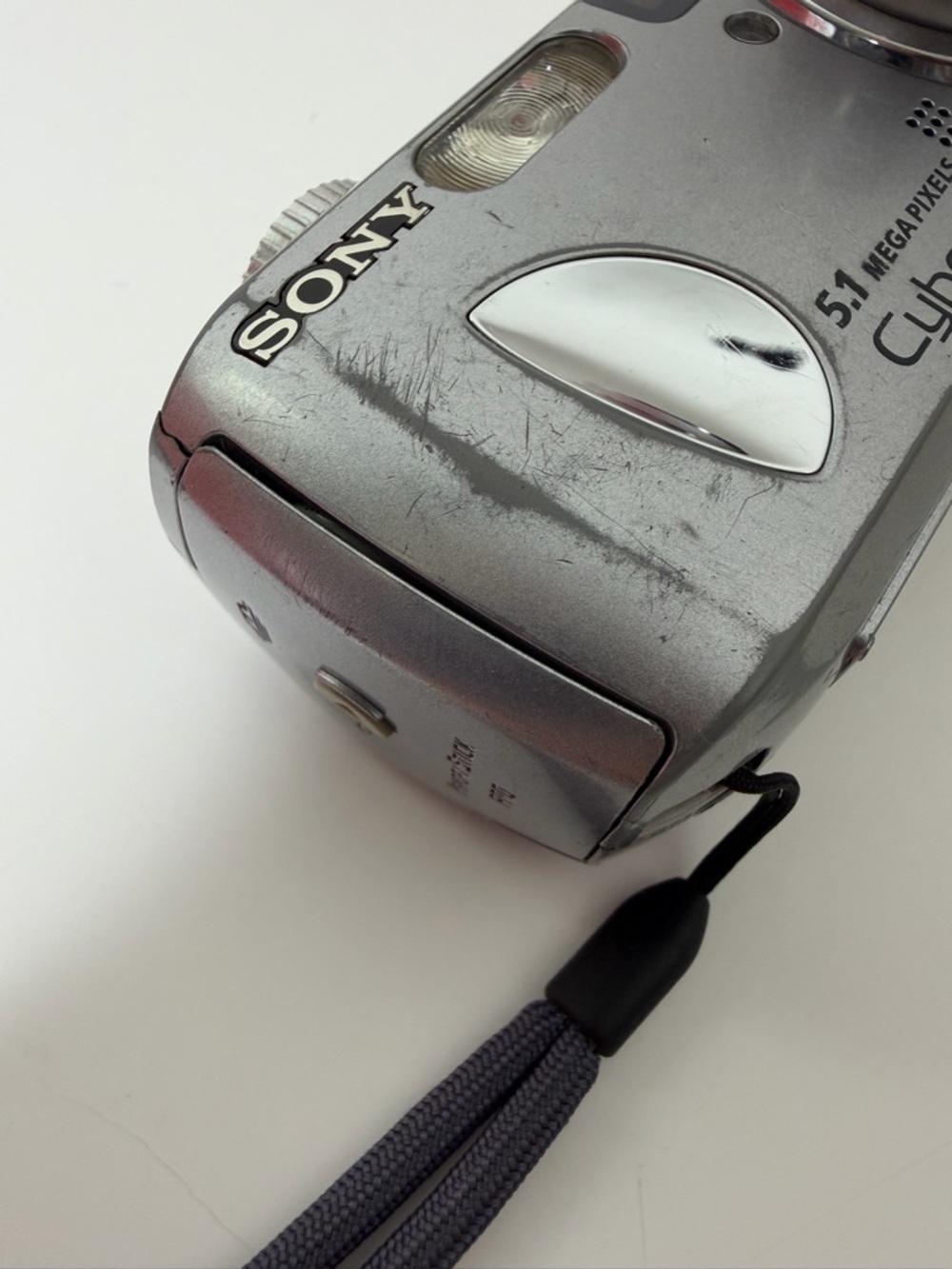 Sony Cyber-shot 5.1MP Digital Camera DSC-P93A Silver - TESTED & WORKING - Picture 8 of 16